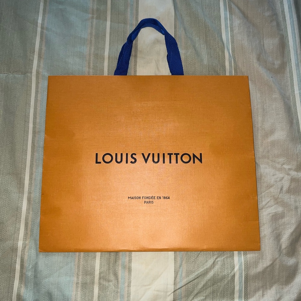 LouisVuitton medium size paper bag